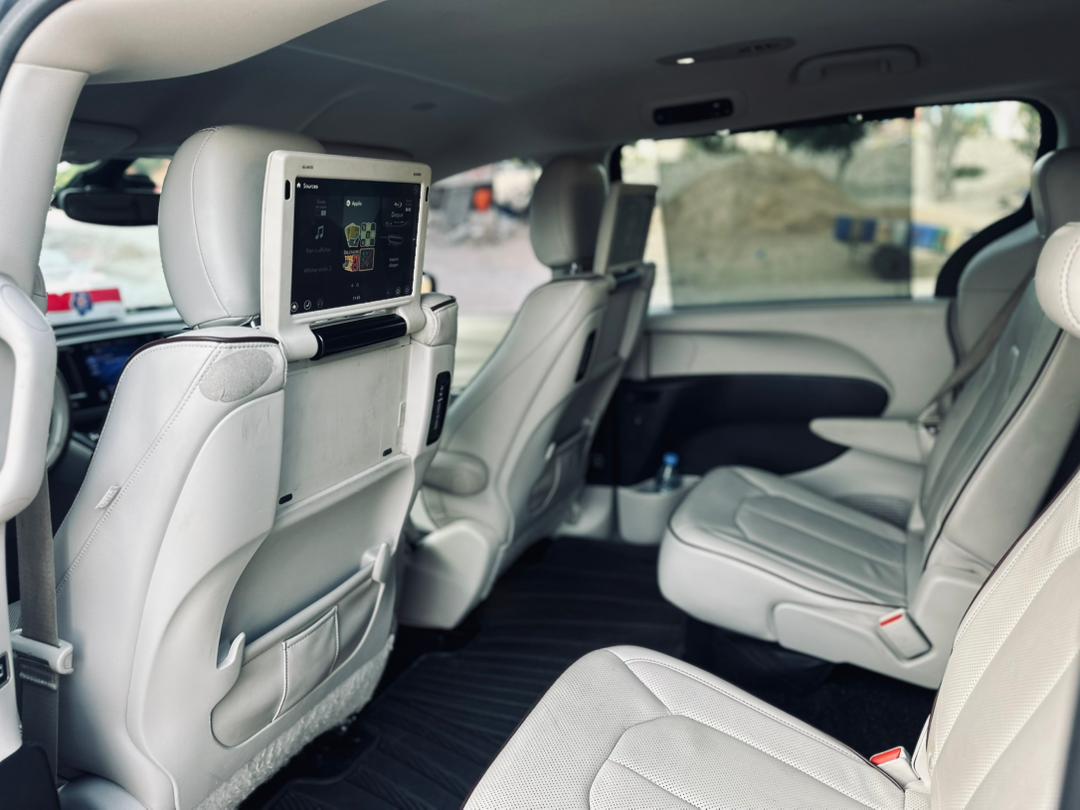CHRYSLER PACIFICA PREMIUM