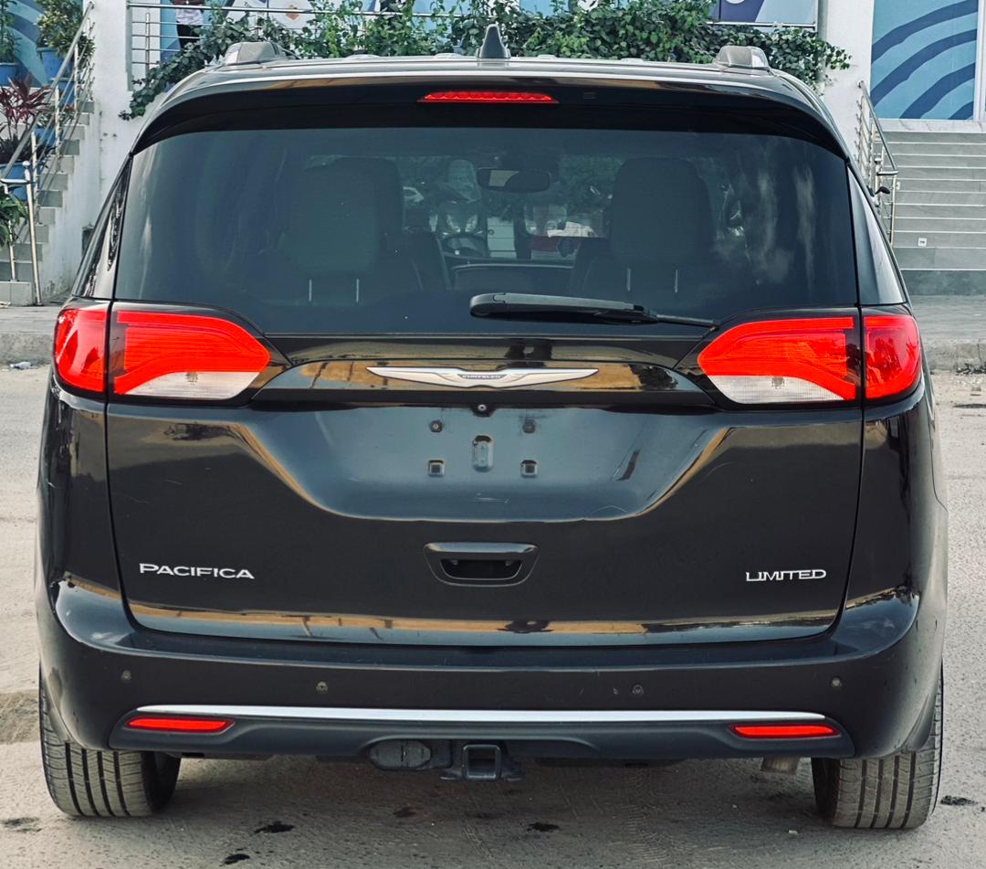 CHRYSLER PACIFICA PREMIUM
