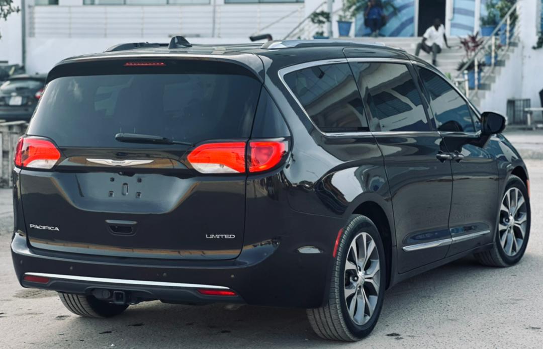 CHRYSLER PACIFICA PREMIUM