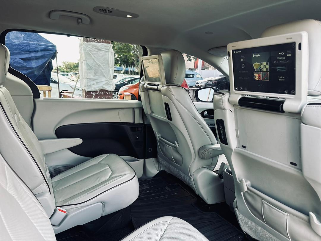 CHRYSLER PACIFICA PREMIUM