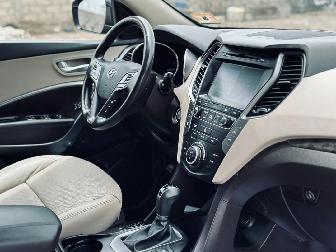HYUNDAI SANTAFE LIMITED 2017