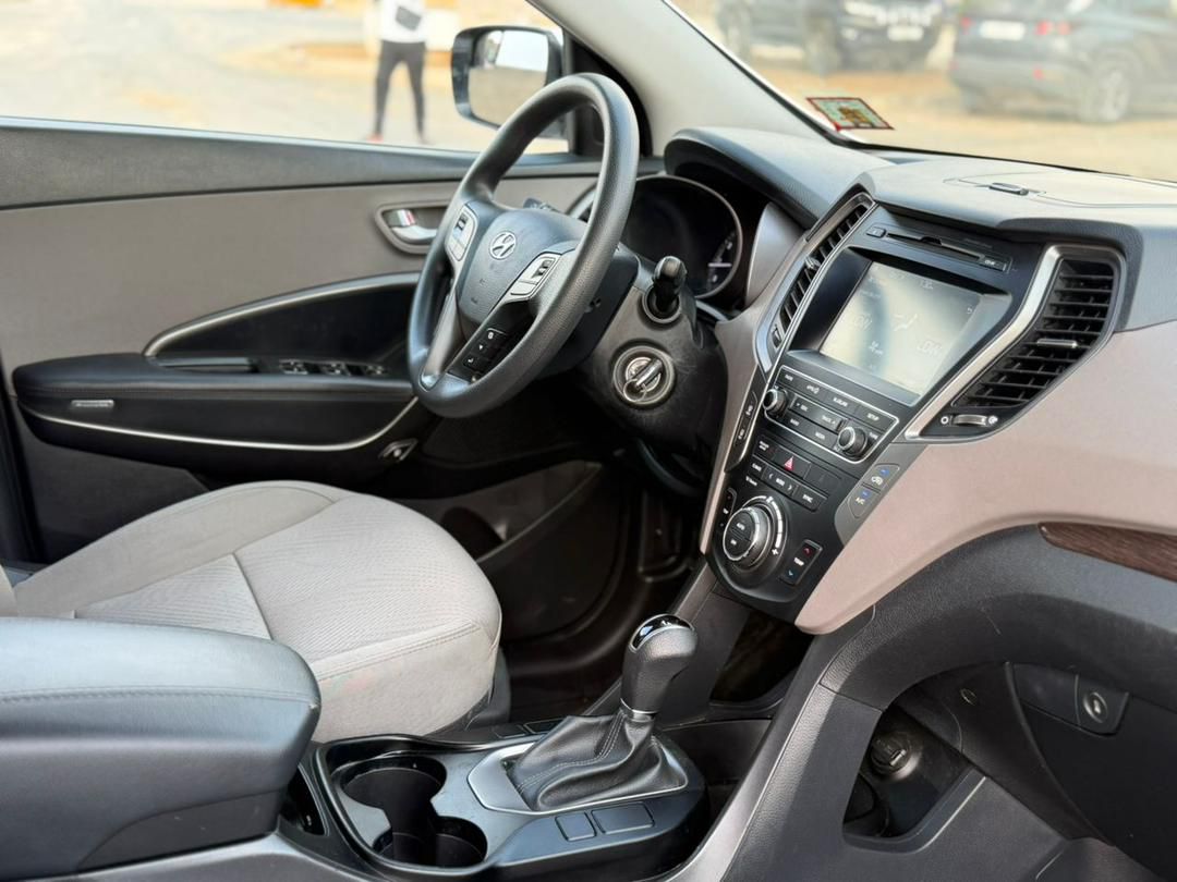 HYUNDAI SANTAFEE 2017.