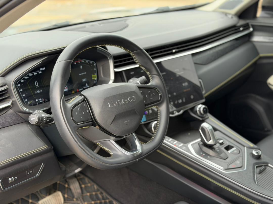 LINK & CO 05 SUV Premium