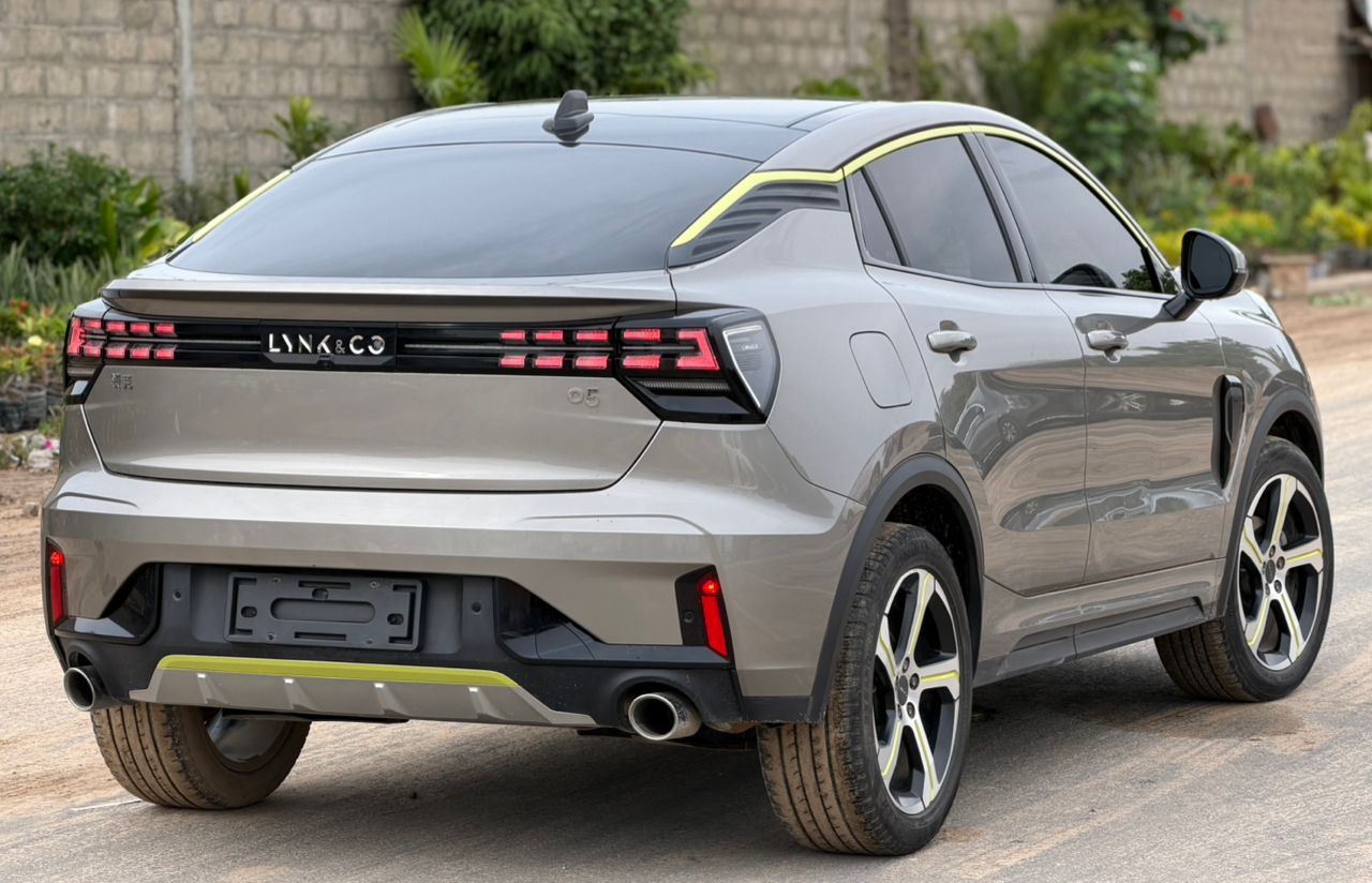 LINK & CO 05 SUV Premium
