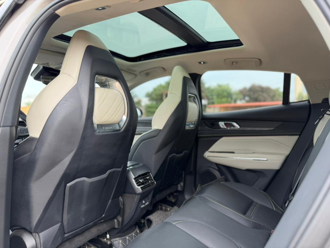 LINK & CO 05 SUV Premium