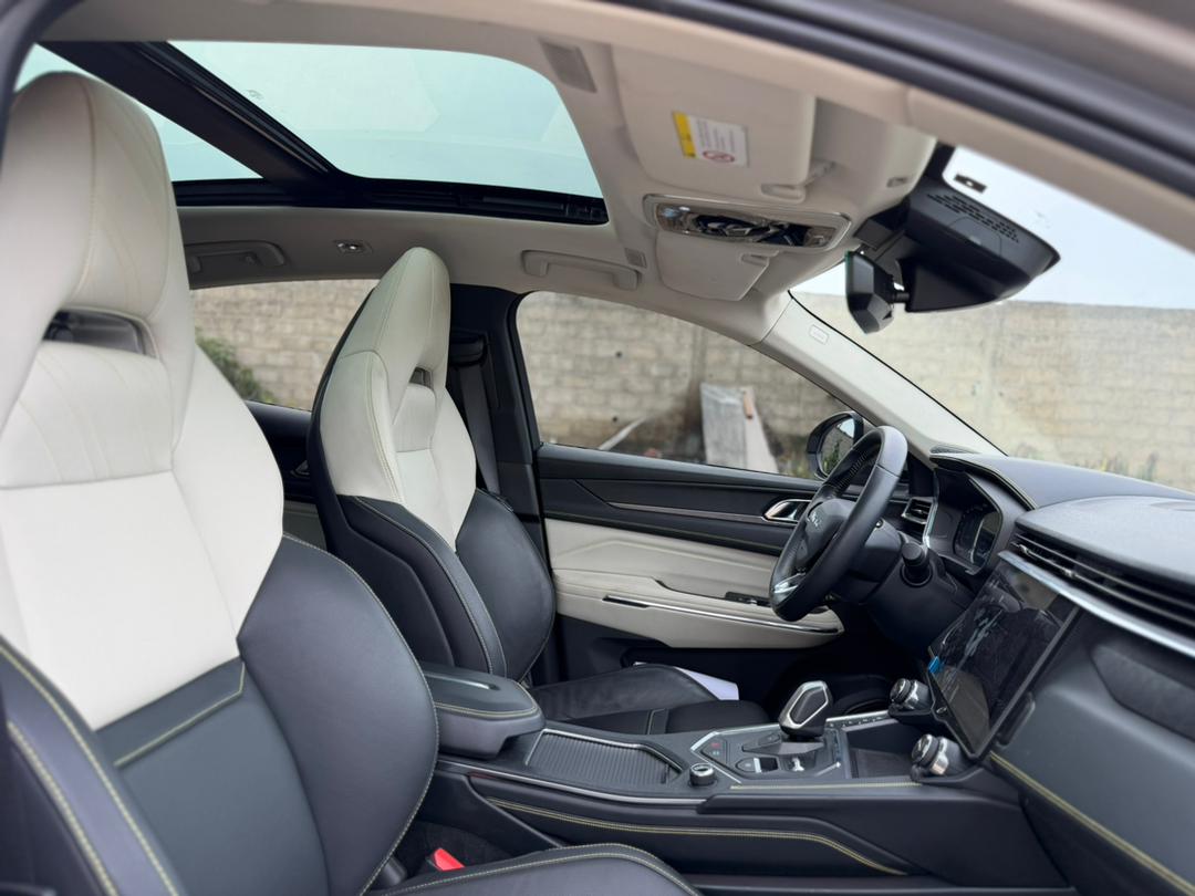 LINK & CO 05 SUV Premium