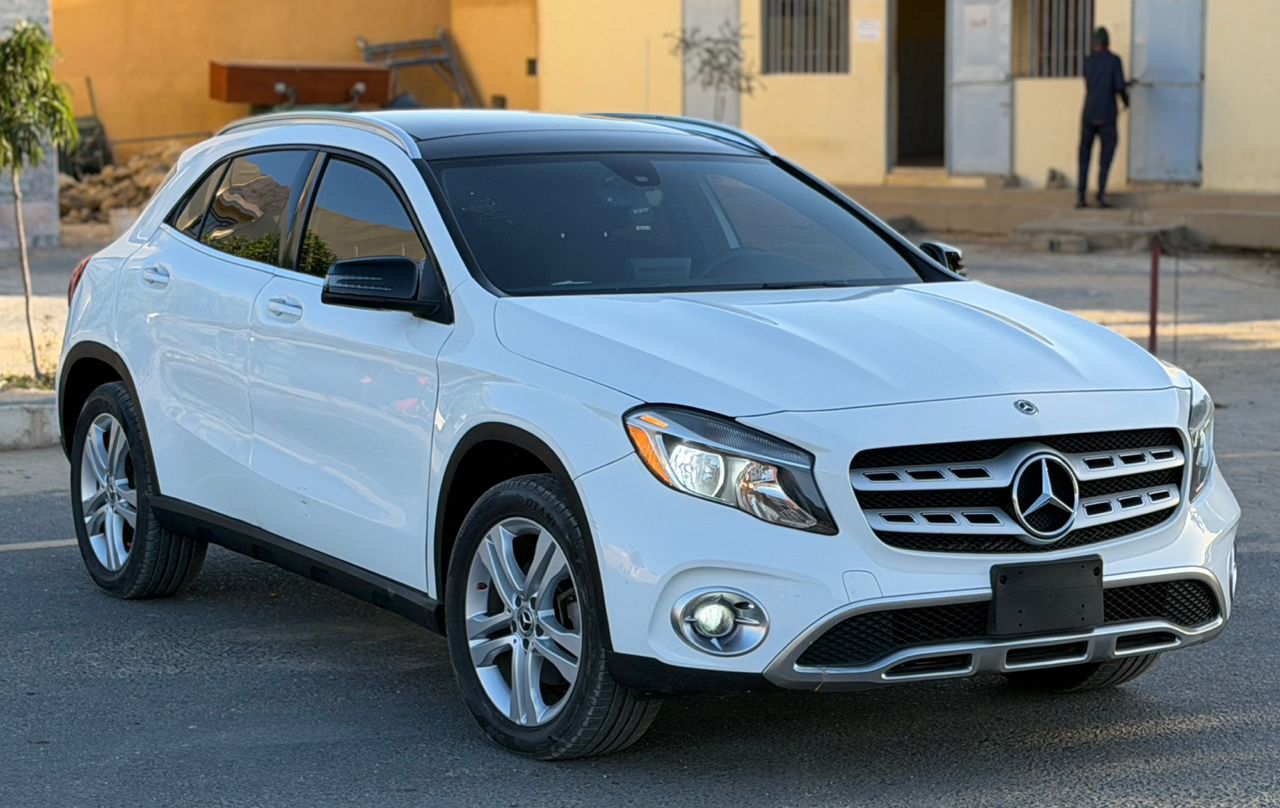 MERCEDES BENZ CLASS GLA 250
