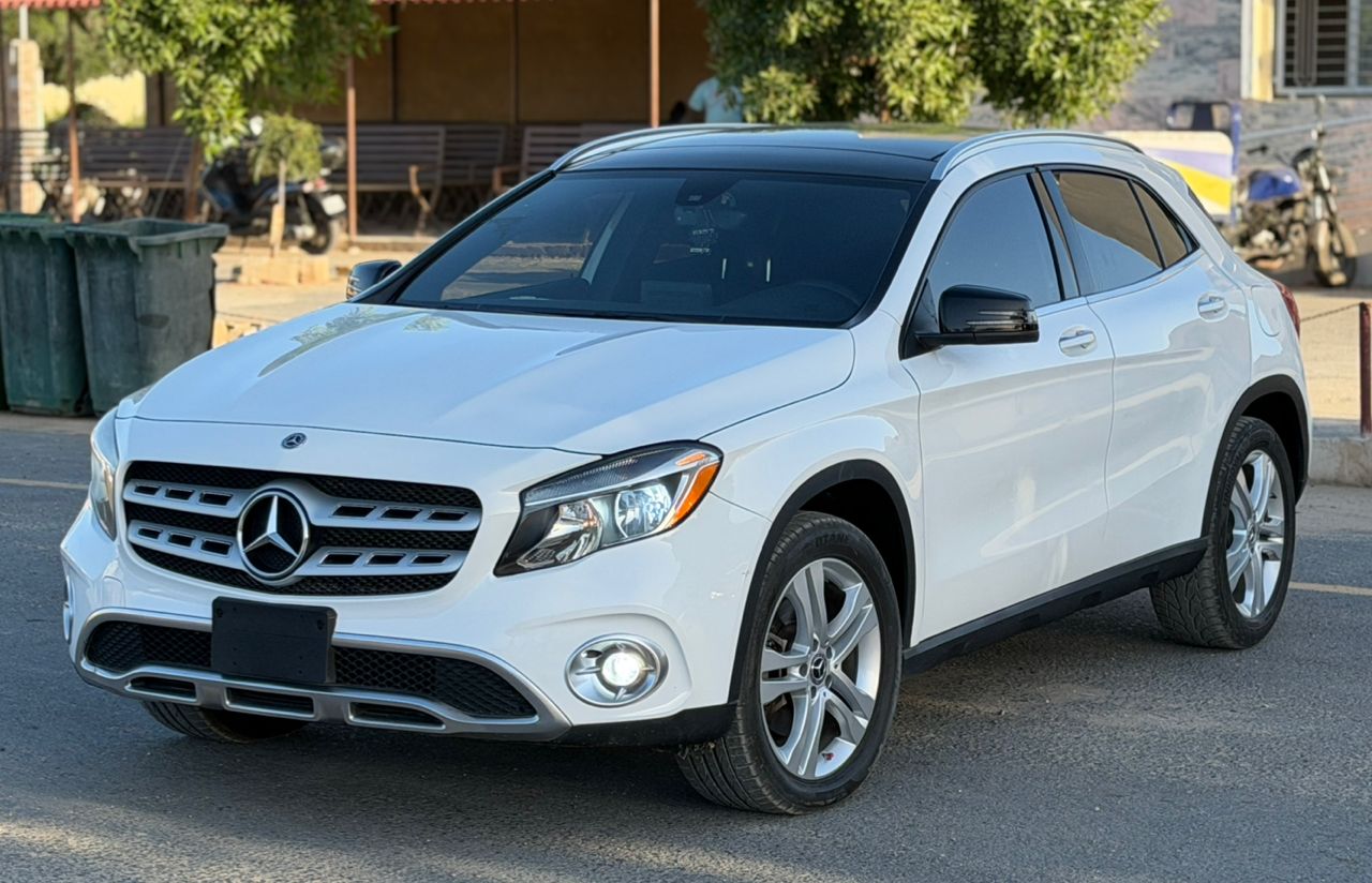 MERCEDES BENZ CLASS GLA 250
