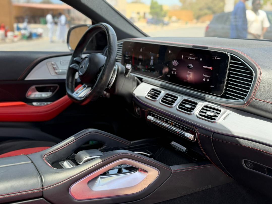 MERCEDES BENZ GLE 53 AMG 2024