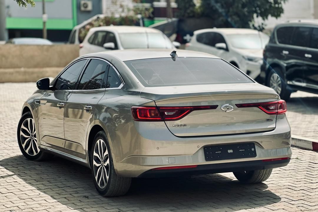 RENAULT SM6
