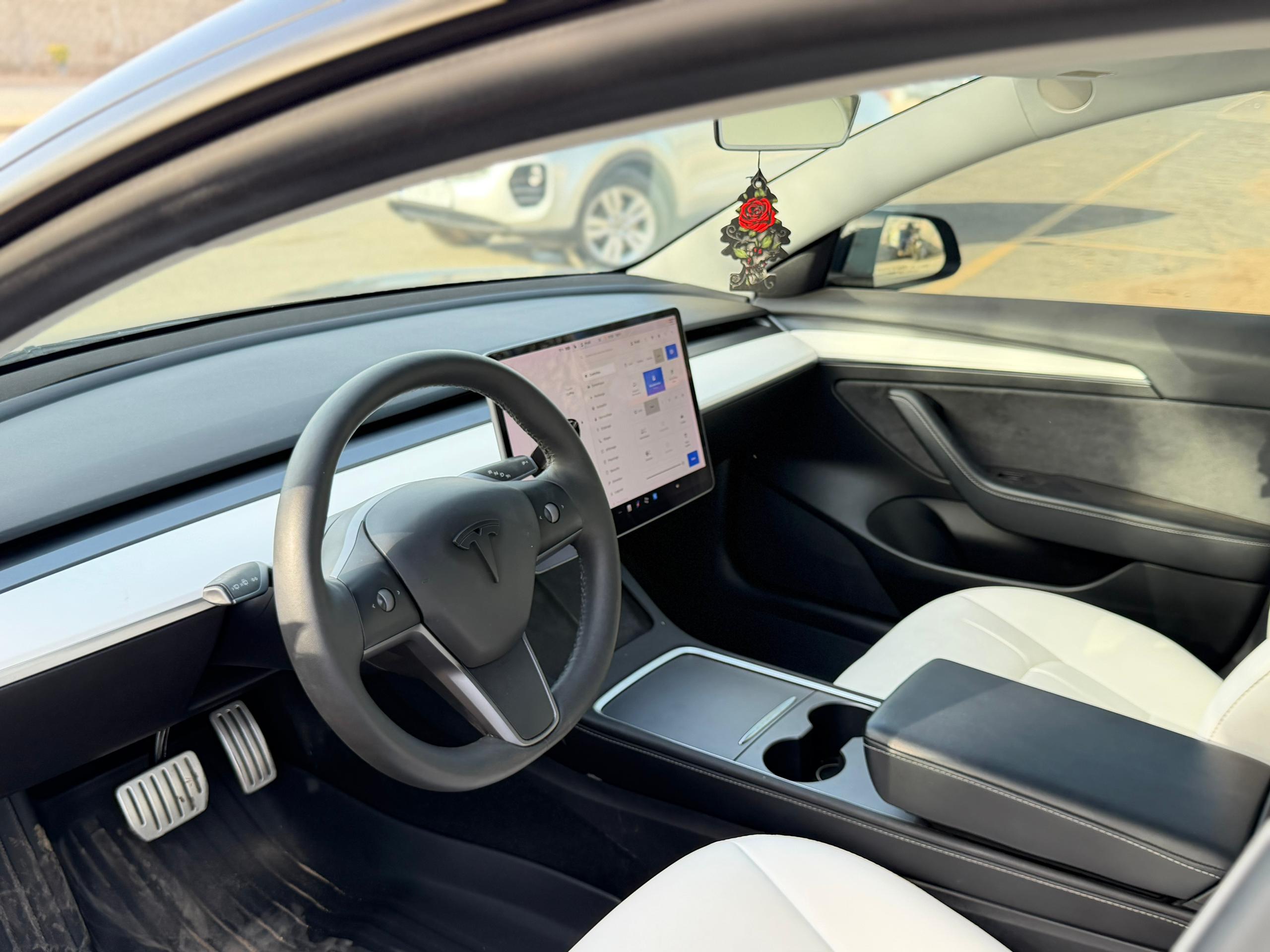 TESLA MODEL 3(DUAL MOTOR AWD)