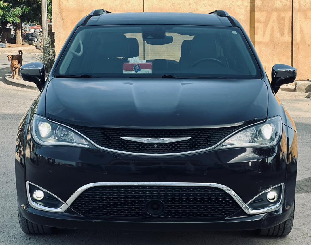 CHRYSLER PACIFICA PREMIUM