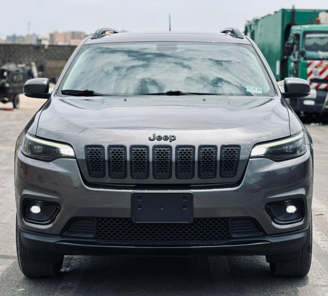 JEEP CHEROKEE LIMITED AWD.