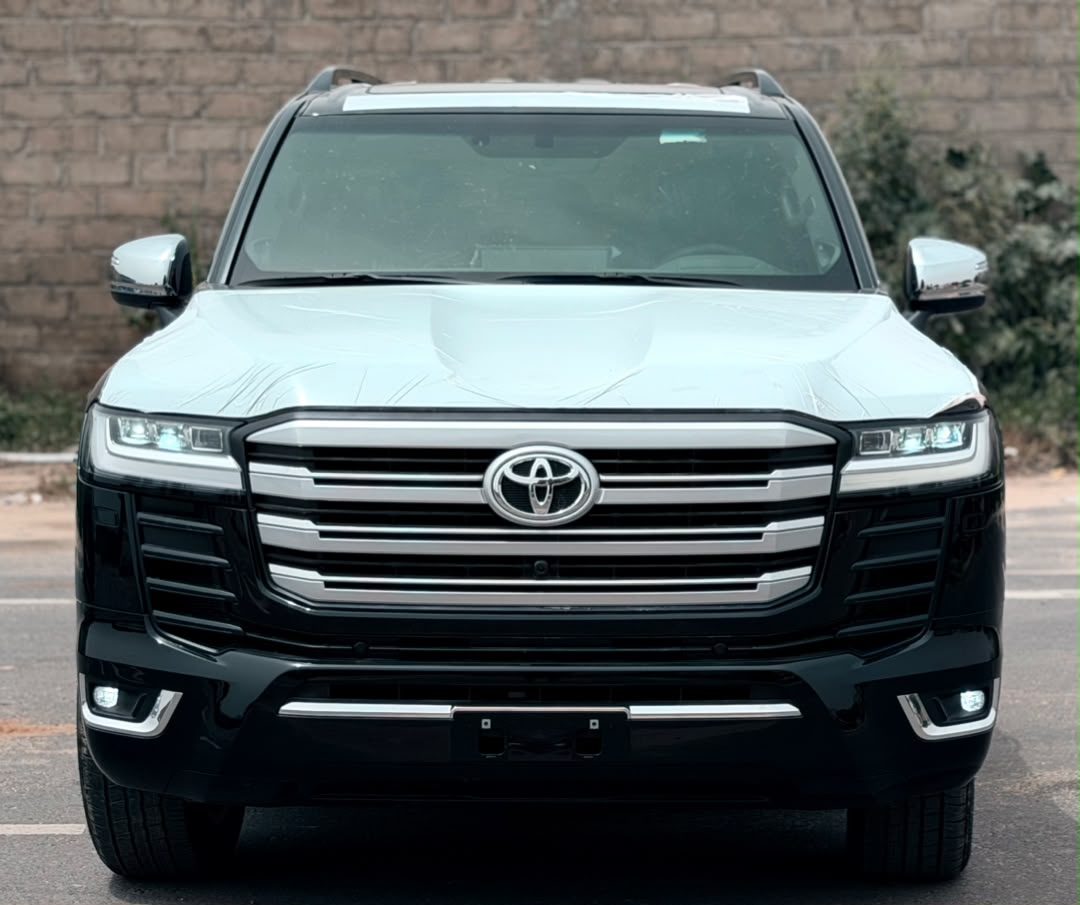 TOYOTA  LAND CRUISER 300 VX-R 2026