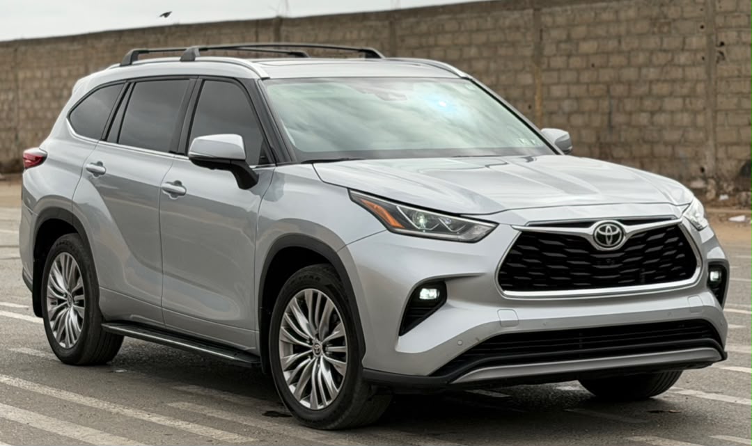 Toyota ighlander Platinum AWD 2023
