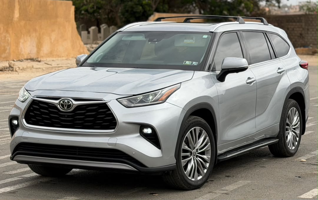 Toyota ighlander Platinum AWD 2023
