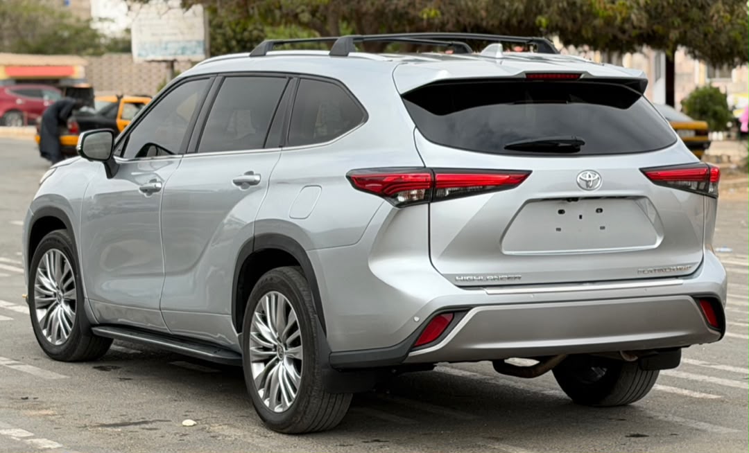 Toyota ighlander Platinum AWD 2023