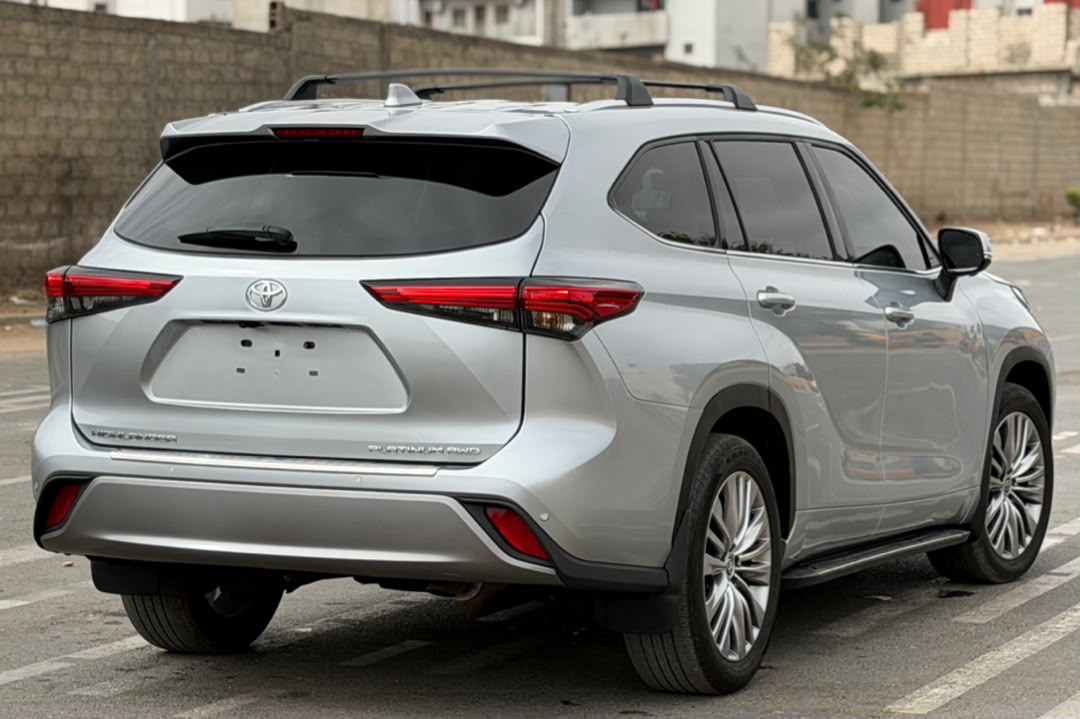Toyota ighlander Platinum AWD 2023