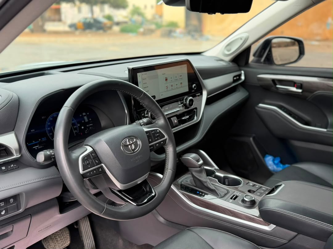 Toyota ighlander Platinum AWD 2023