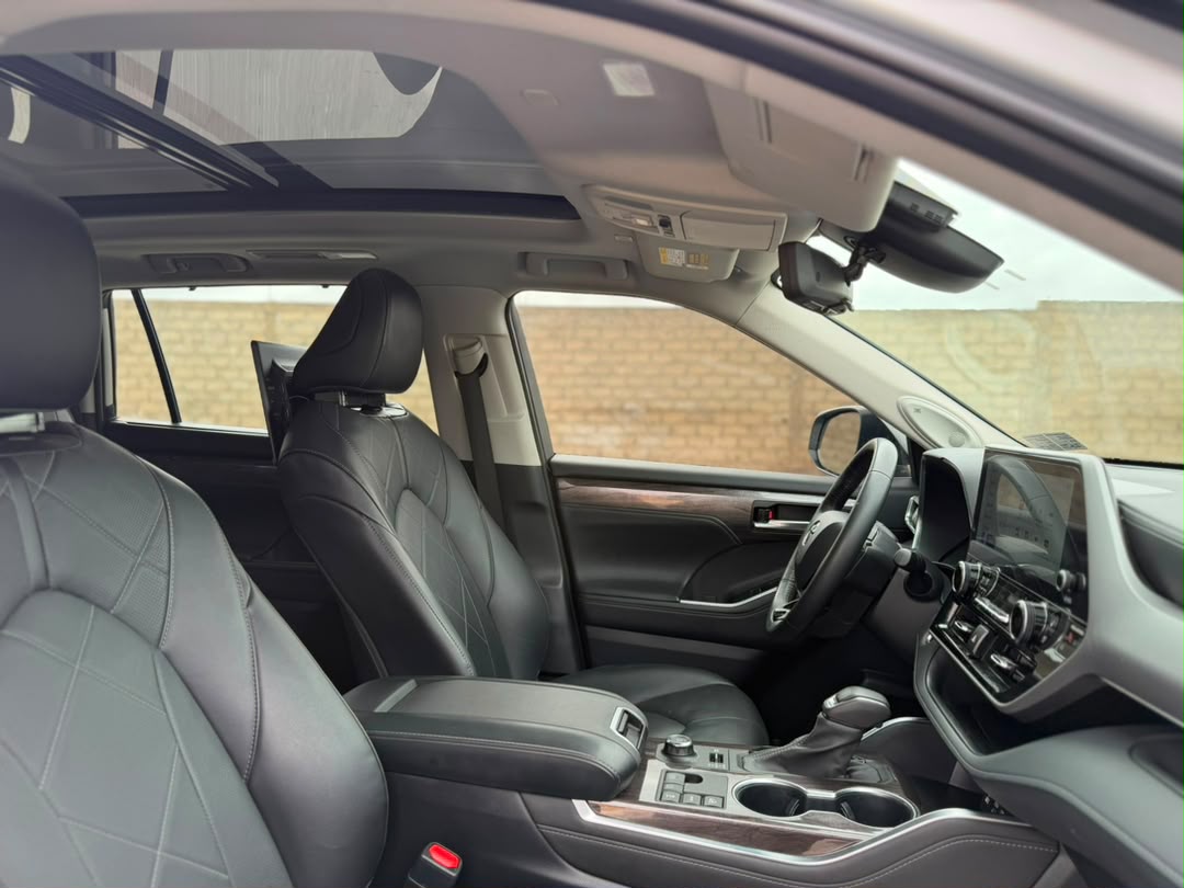 Toyota ighlander Platinum AWD 2023