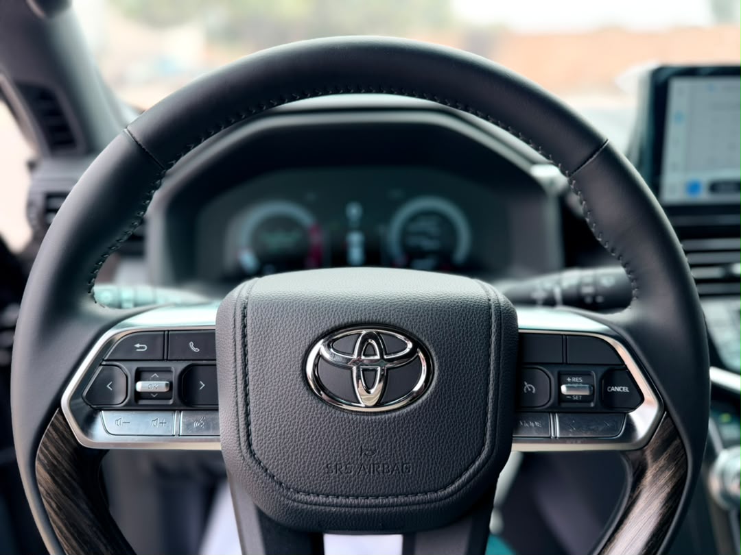 TOYOTA  LAND CRUISER 300 VX-R 2026