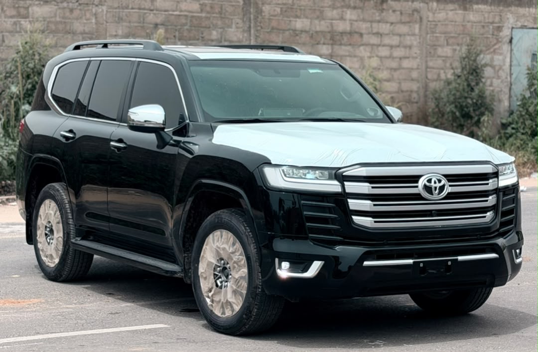 TOYOTA  LAND CRUISER 300 VX-R 2026
