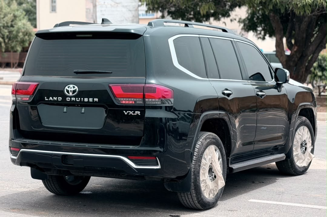TOYOTA  LAND CRUISER 300 VX-R 2026