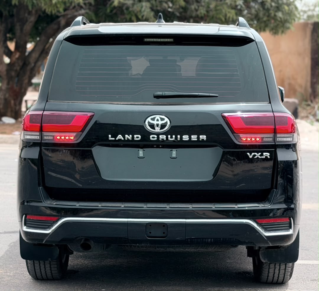 TOYOTA  LAND CRUISER 300 VX-R 2026