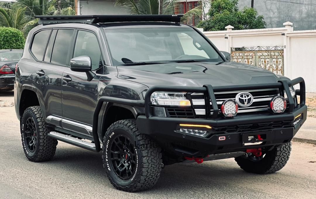 TOYOTA LAND CRUISER GX-R