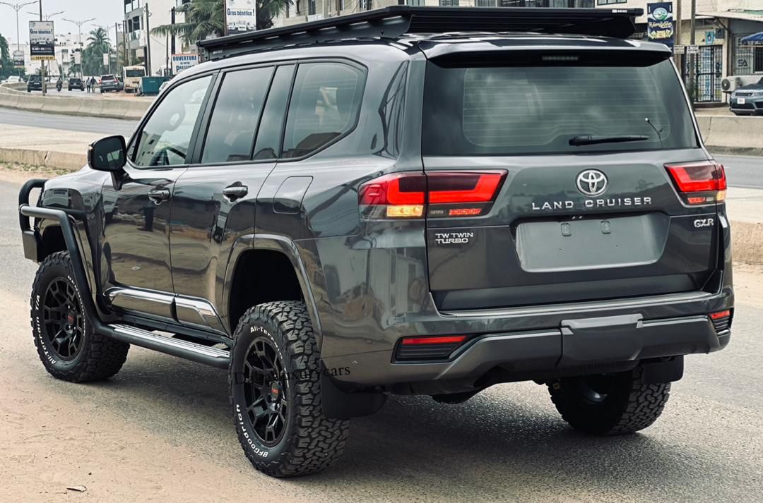 TOYOTA LAND CRUISER GX-R