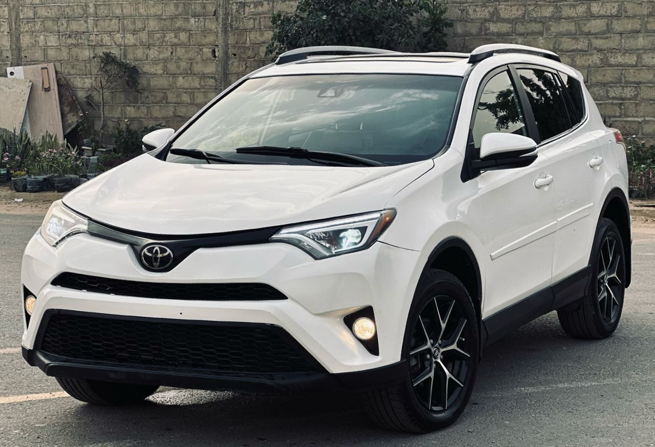 TOYOTA RAV 4 SE 2018..