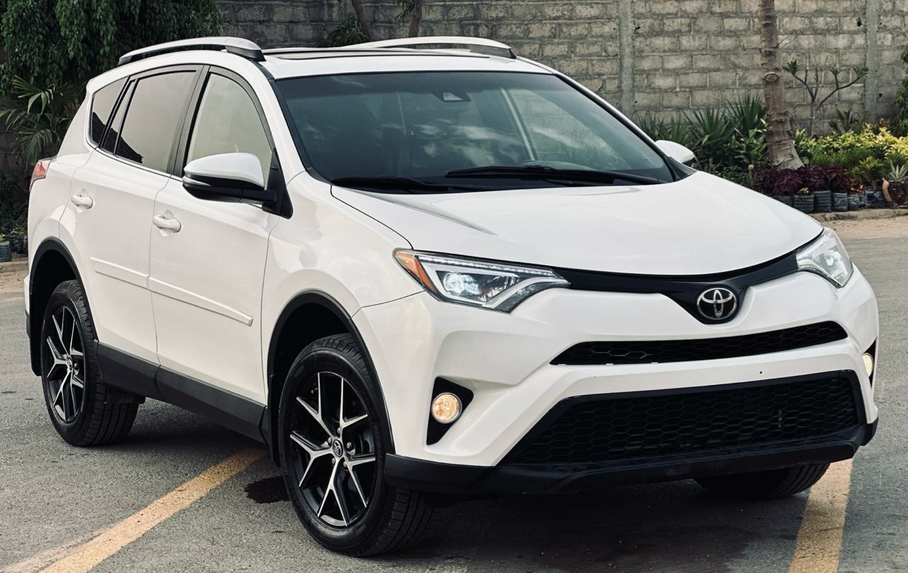 TOYOTA RAV 4 SE 2018..