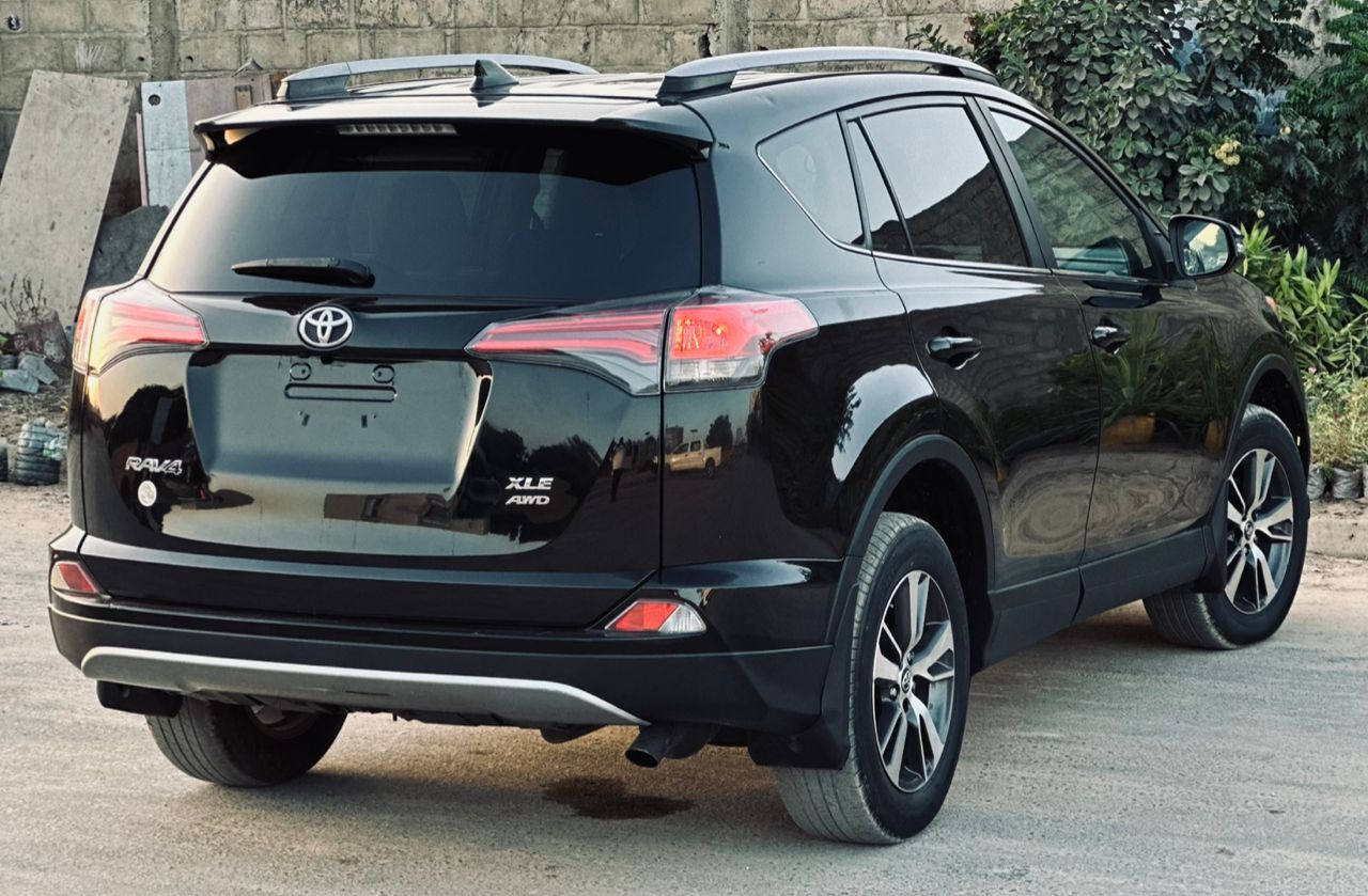 TOYOTA RAV 4 XLE 2017 NOIR