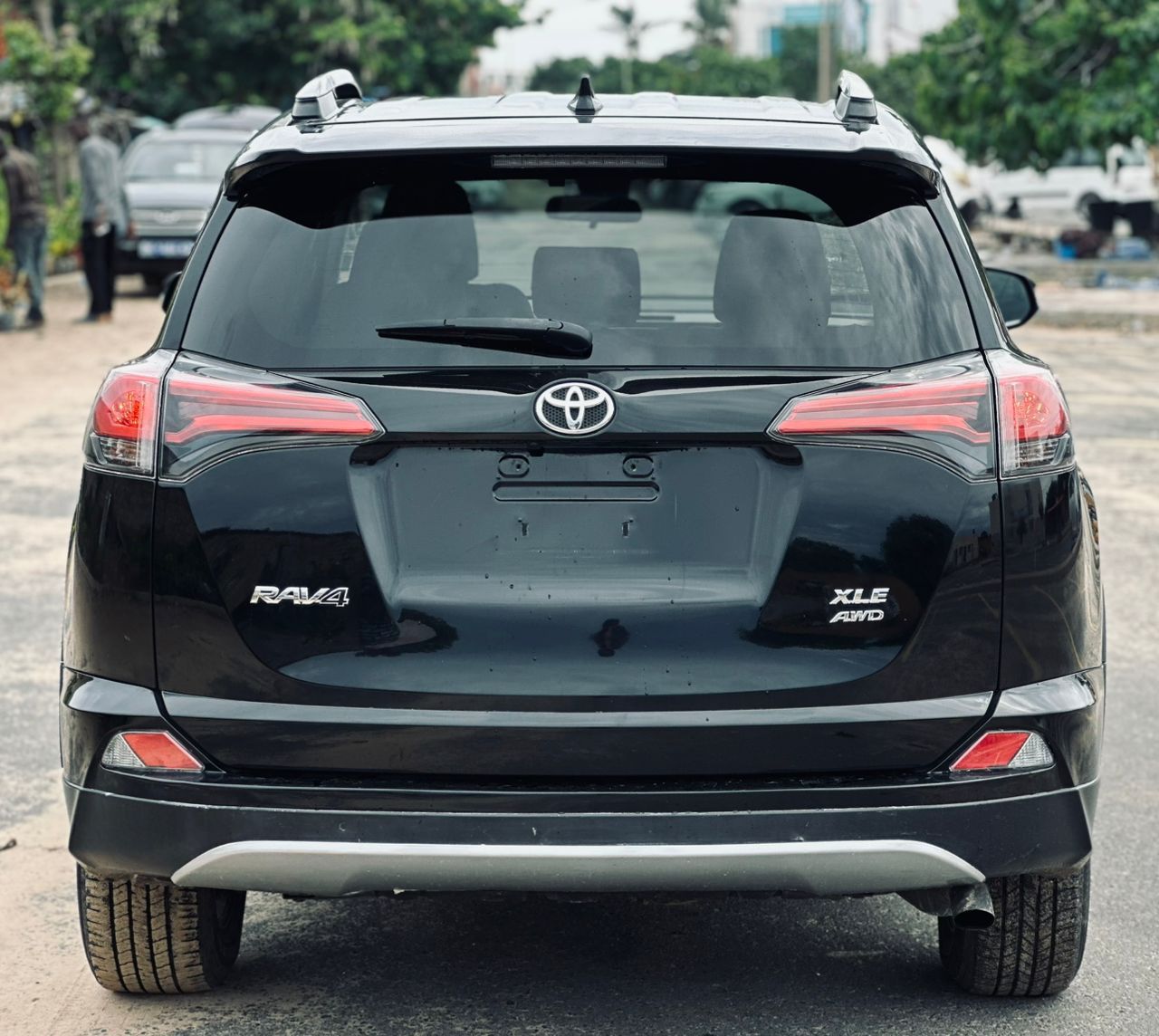 TOYOTA RAV 4 XLE 2018 .
